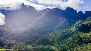 Chiang Mai, Tayland 'daki Doi Luang Chiang Dao dağ tepeleri. Seyahatlerde ve tatillerde doğa manzarası. Doi Lhung Chiang Dao Bakış açısı