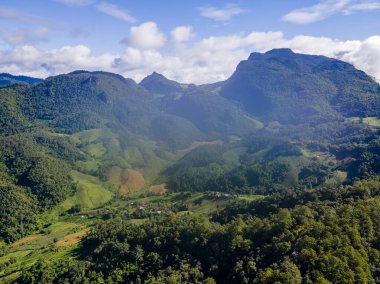 Chiang Mai, Tayland 'daki Doi Luang Chiang Dao dağ tepeleri. Seyahatlerde ve tatillerde doğa manzarası. Doi Lhung Chiang Dao Bakış açısı