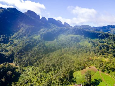 Chiang Mai, Tayland 'daki Doi Luang Chiang Dao dağ tepeleri. Seyahatlerde ve tatillerde doğa manzarası. Doi Lhung Chiang Dao Bakış açısı