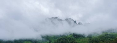 Chiang Mai, Tayland 'daki Doi Luang Chiang Dao dağ tepeleri. Seyahatlerde ve tatillerde doğa manzarası. 