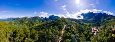 Chiang Mai, Tayland 'daki Doi Luang Chiang Dao dağ tepeleri. Seyahatlerde ve tatillerde doğa manzarası. Doi Lhung Chiang Dao Sabah Görüşü