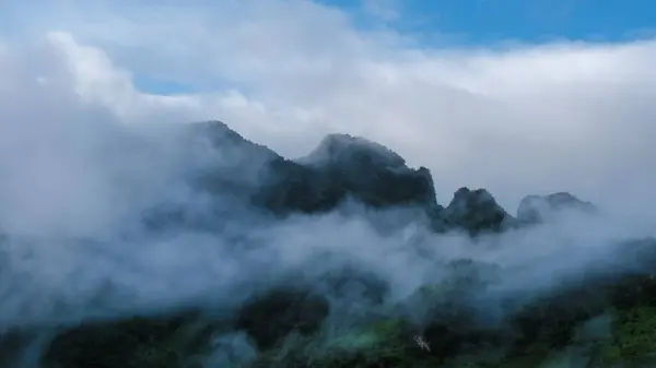 Pico Montaña Con Niebla Niebla Las Colinas Doi Luang Chiang —  Fotos de Stock