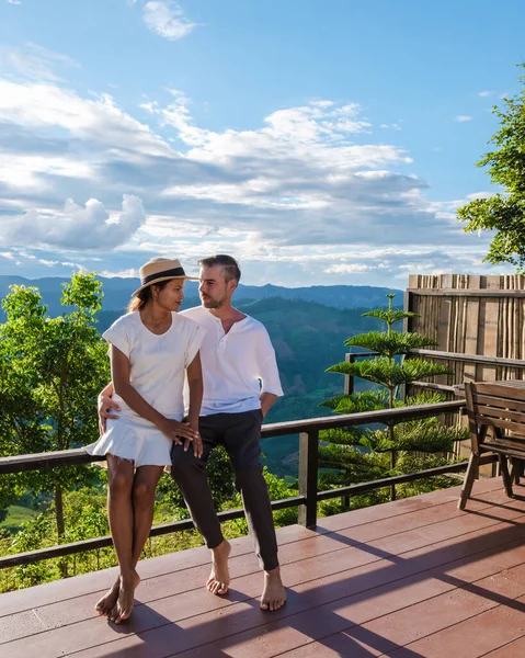 Ein Paar Männer Und Frauen Urlaub Nordthailand Einer Hütte Den — Stockfoto