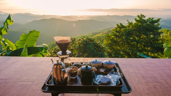 Goteo Café Por Mañana Con Una Mirada Las Montañas Doi — Foto de Stock