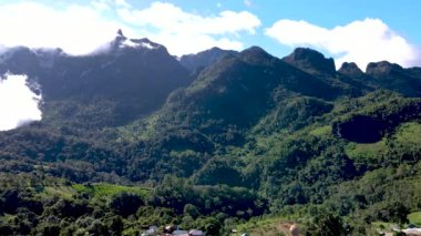Chiang Mai, Tayland 'daki Doi Luang Chiang Dao dağ tepeleri. Seyahatlerde ve tatillerde doğa manzarası. Doi Lhung Chiang Dao Bakış açısı