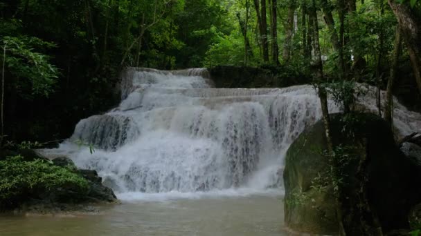 Cachoeira Erawan Tailândia Uma Bela Cachoeira Profunda Floresta Tailândia Cachoeira — Vídeo de Stock