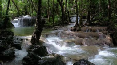 Erawan Şelalesi Tayland, Tayland 'da güzel bir orman şelalesi. Ulusal Park 'ta Erawan Şelalesi