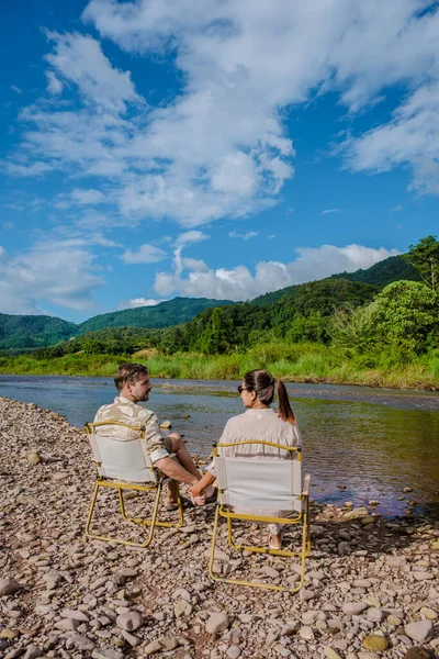 Ein Paar Männer Und Frauen Campieren Fluss Nan Sapan Thailand — Stockfoto
