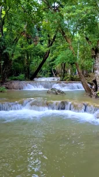 Cachoeira Erawan Tailândia Kachanaburi Uma Bela Cachoeira Profunda Tailândia Cachoeira — Vídeo de Stock