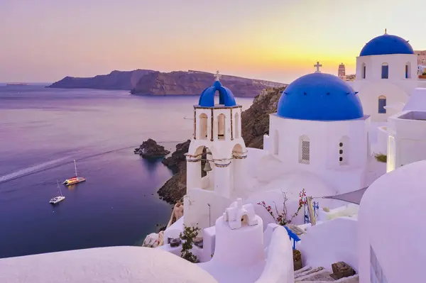 White Churches Blue Domes Ocean Oia Santorini Greece Traditional Greek — Stock Photo, Image