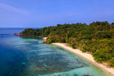 Tayland 'daki Koh Kradan Adası plajı, Koh Kradan Adası üzerindeki hava manzarası Trang 2023 yılında dünyanın 1 numaralı plajı olarak oylandı.