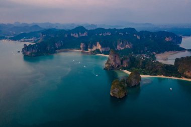 Railay Beach Krabi Tayland 'dan insansız hava aracı görüntüsü