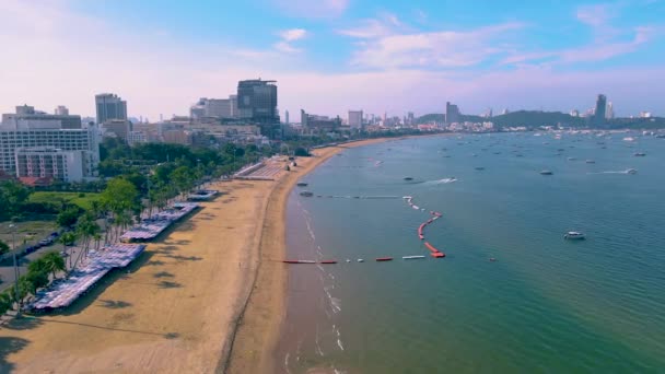 Pattaya Thaiföld Kilátás Nyílik Strand Szállodák Felhőkarcolók Épületek Mellett Strand — Stock videók