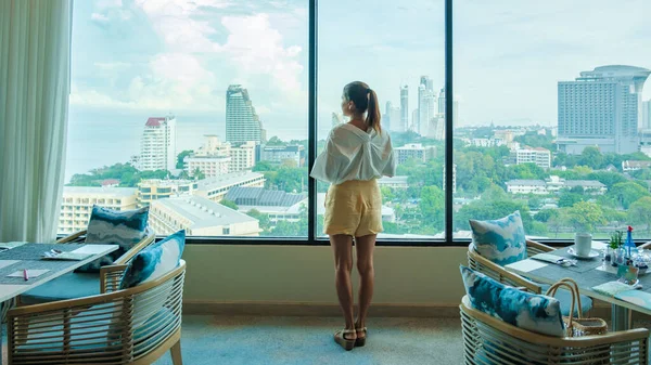 Asian Thai Woman Drinking Coffee Morning Looking Out Window Skyscraper — Stock Photo, Image