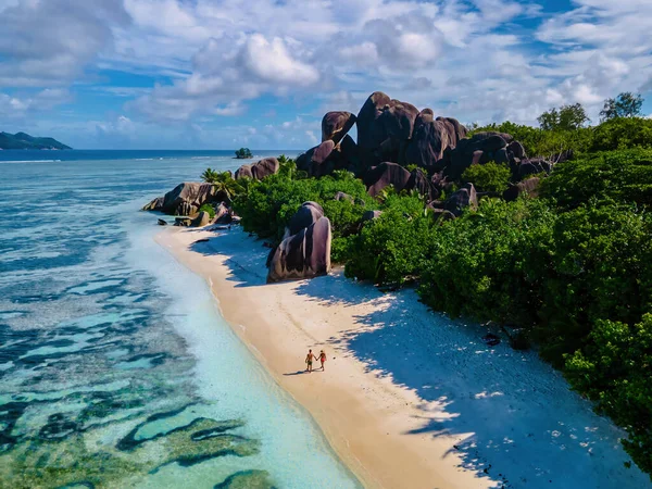 Anse Source Argent Strand Digue Island Seychellen Echtpaar Mannen Vrouw — Stockfoto