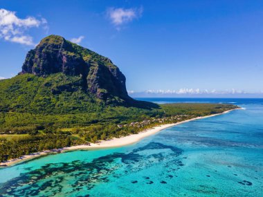 Le Morne plajı Mauritius, Mauritius Le Morne plajından insansız hava aracı görüntüsü.
