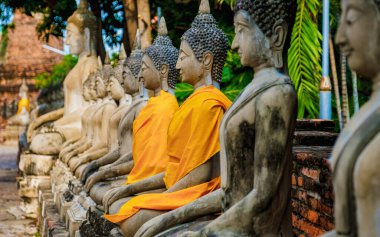 Ayutthaya, Tayland Wat Yai Chaimongkol, tapınağın dışındaki Buda heykeli, Ayutthaya Tarihi Parkı eski Ayutthaya kenti, Phra Nakhon Si Ayutthaya eyaleti, Tayland