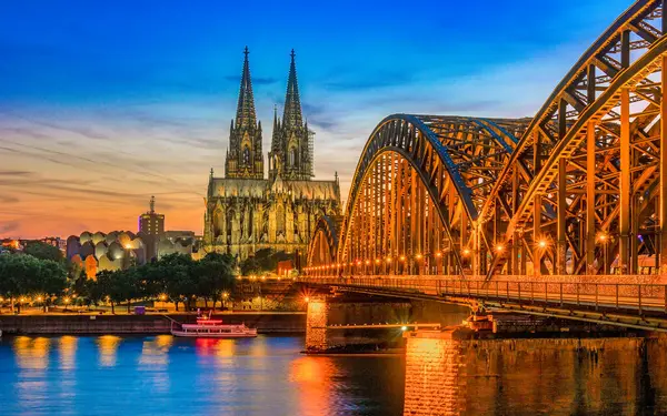 Köln Köln Bei Sonnenuntergang Die Kölner Hohenzollernbrücke Mit Dem Dom — Stockfoto