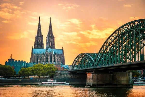 Köln Deutschland Stadtsilhouette Köln Skyline Bei Sonnenuntergang Köln Hohenzollernbrücke Mit — Stockfoto