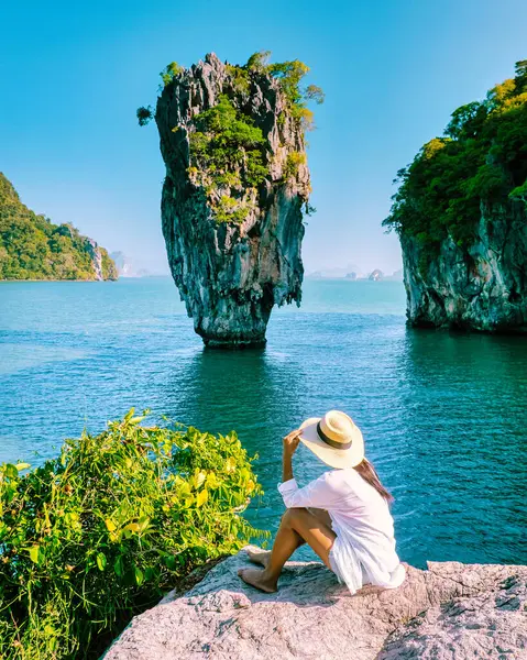 Mujer Vacaciones Tailandia Visita Phangnga Bay Tailandia James Bond Island — Foto de Stock