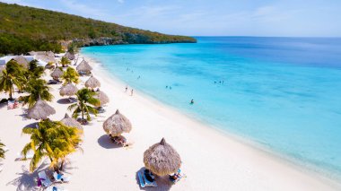 Cas Abao Beach Playa Cas Abao Abao Curacao Karayip adası, Playa Cas Abao Curacao plaj sandalyeleri ve şemsiyeleri Curacao 'da ve turkuaz renkli bir okyanusu olan