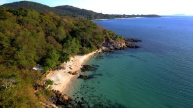 Tropikal ada Koh Samet Tayland 'da insansız hava aracı görüntüsü, Tayland' da bir tropik plajın manzarası Koh Samed