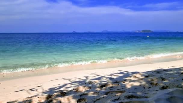 Praia Tropical Kham Island Sattahip Chonburi Samaesan Tailândia Com Azul — Vídeo de Stock