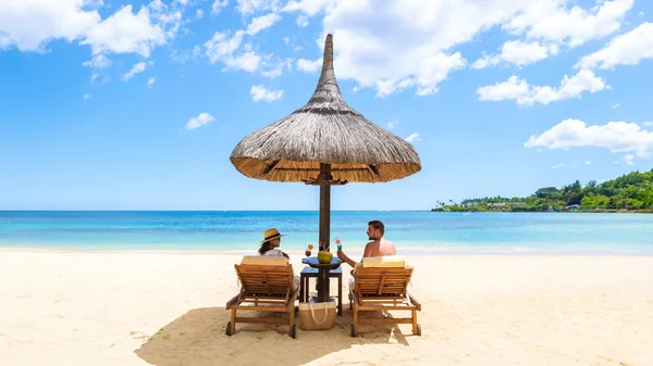 Man Woman Tropical Beach Chairs Umbrella Tropical Beach Beautiful Tranquil — Stock Photo, Image