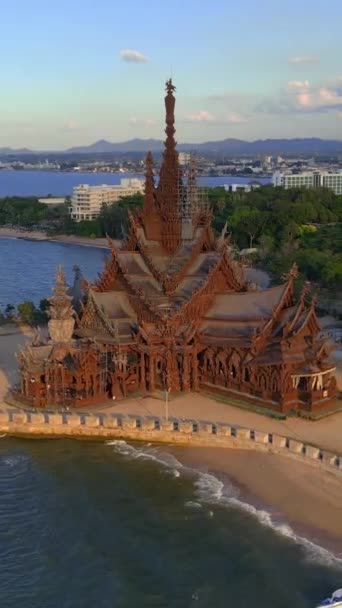 Sanningens Helgedom Trätemplet Pattaya Thailand Träskulptur Sanningens Helgedom Kvällsljuset Skymningen — Stockvideo