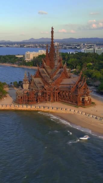 Pattaya Tayland Daki Hakikat Tapınağı Gün Batımında Okyanus Kenarında — Stok video