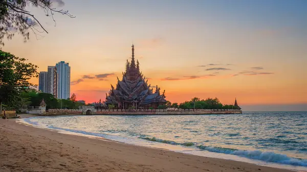 Pôr Sol Praia Pattaya Com Vista Para Santuário Verdade Templo — Fotografia de Stock