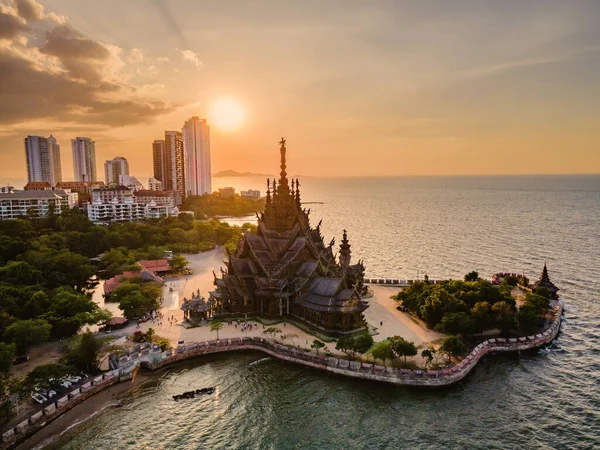Skyline Ciudad Pattaya Atardecer Con Santuario Verdad Templo Madera Pattaya —  Fotos de Stock
