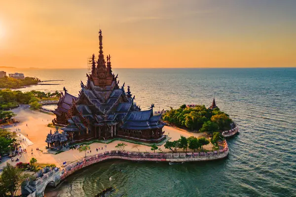 Santuário Verdade Templo Madeira Pattaya Tailândia Pôr Sol Pelo Oceano — Fotografia de Stock