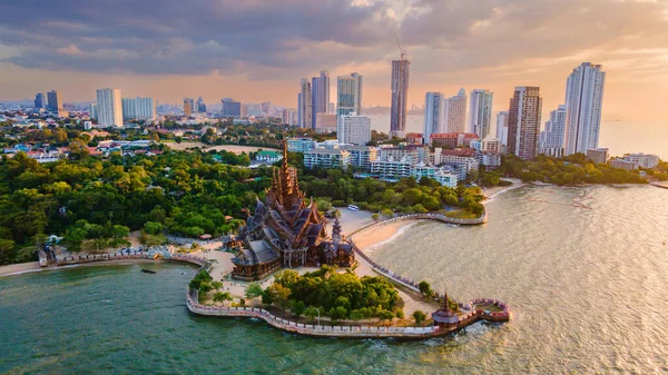 Skyline Pattaya Stad Vid Solnedgången Med Sanningens Helgedom Trätemplet Pattaya — Stockfoto