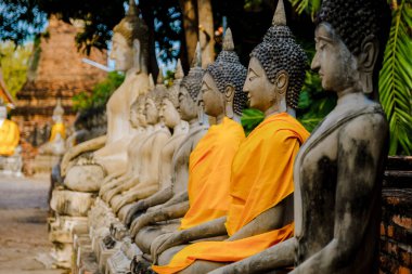 Ayutthaya, Tayland Wat Yai Chaimongkol tapınağın dışında bir Buda heykeli ile, Ayutthaya Tarihi Parkı eski Ayutthaya kenti, Phra Nakhon Si Ayutthaya, Tayland