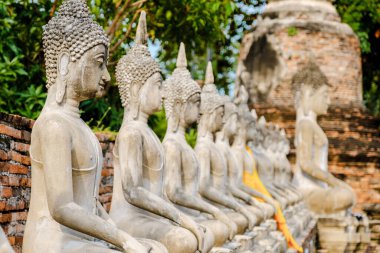 Ayutthaya, Tayland Wat Yai Chaimongkol tapınağın dışında bir Buda heykeli ile, Ayutthaya Tarihi Parkı eski Ayutthaya kenti, Phra Nakhon Si Ayutthaya, Tayland