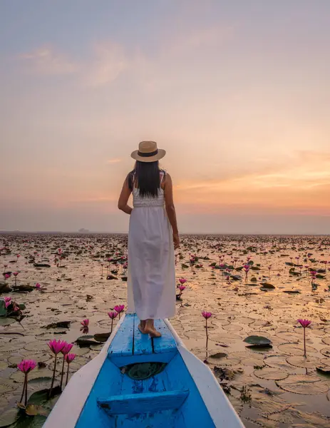 Kızıl Lotus Denizi Nde Gün Doğumu Nong Harn Gölü Udon — Stok fotoğraf