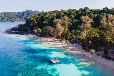 Koh Wai Adası Trat Tayland sahilinin en üst manzarası Koh Chang yakınlarındaki teneke bir tropikal adadır.. 