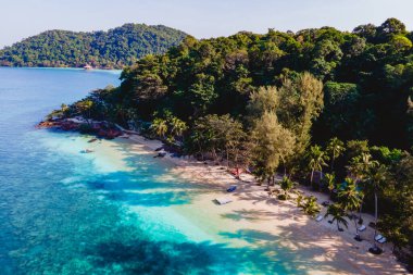 Koh Wai Adası Trat Tayland sahilinin en üst manzarası Koh Chang yakınlarındaki teneke bir tropikal adadır.. 