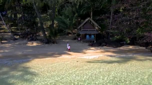 Koh Wai Island Trat Tailandia Cabaña Bambú Bungalow Madera Playa — Vídeo de stock