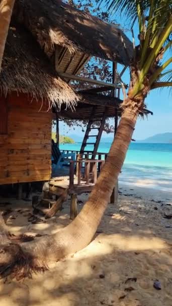 Ξύλινη Καλύβα Μπαμπού Στην Παραλία Του Koh Wai Island Trat — Αρχείο Βίντεο