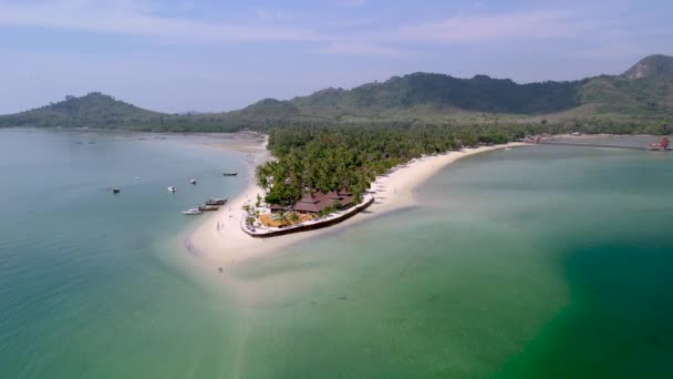 Koh Muk Isola Tropicale Con Palme Soffice Sabbia Bianca Oceano — Video Stock