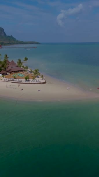 Drone Εναέρια Άποψη Στο Koh Muk Ένα Τροπικό Νησί Φοίνικες — Αρχείο Βίντεο