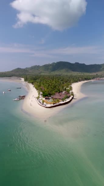 Drone Εναέρια Άποψη Στο Koh Muk Ένα Τροπικό Νησί Φοίνικες — Αρχείο Βίντεο