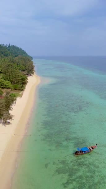 Drone Vista Aérea Koh Ngai Uma Ilha Tropical Com Palmeiras — Vídeo de Stock