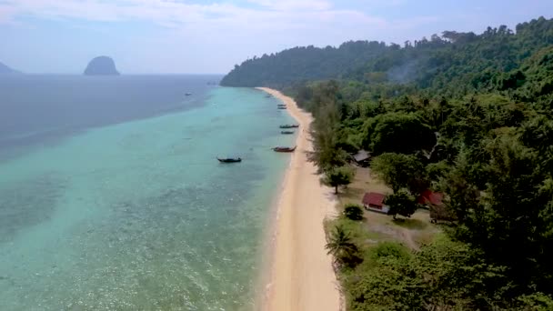 Drone Vista Aerea Koh Ngai Isola Tropicale Con Longtail Barche — Video Stock