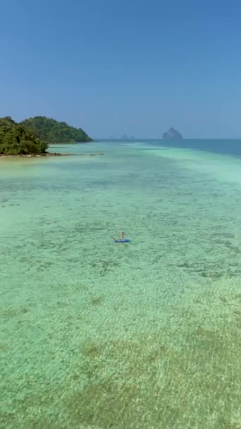 Drone Vista Aérea Koh Kradan Uma Ilha Tropical Com Palmeiras — Vídeo de Stock