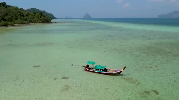 Drone Aerial View Koh Kradan Tropical Island Longtail Boats Turqouse — Stock Video