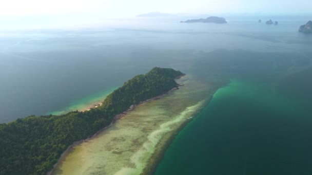 Drohnen Luftaufnahme Der Tropischen Insel Koh Kradan Mit Einem Korallenriff — Stockvideo