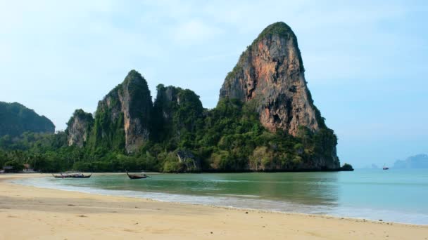 Рейлі Пляж Крабі Таїланд Тропічний Пляж Різнокольоровим Океаном — стокове відео